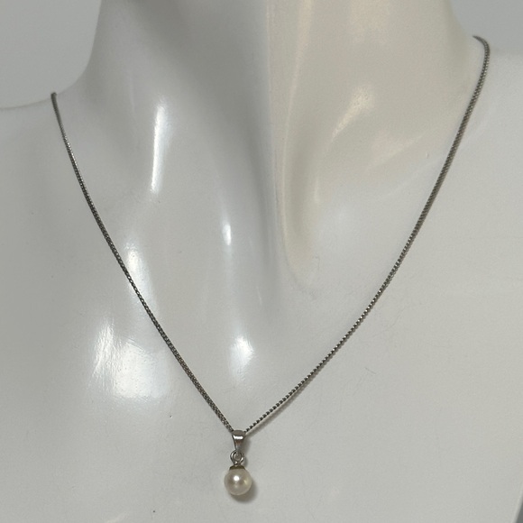 Vintage Silver freshwater Pearl Pendant Necklace - Picture 2 of 7